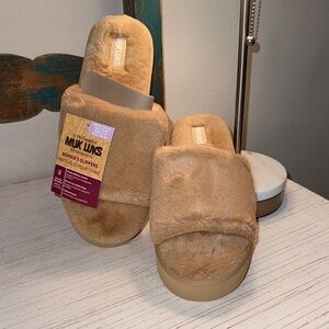 MUKLUK Furry Slippers Irish Cream Kirstey Slide Slipper L - NEW